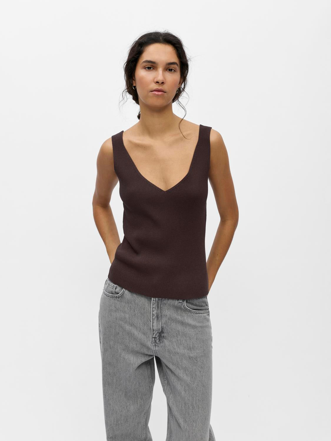 model_shot-front
