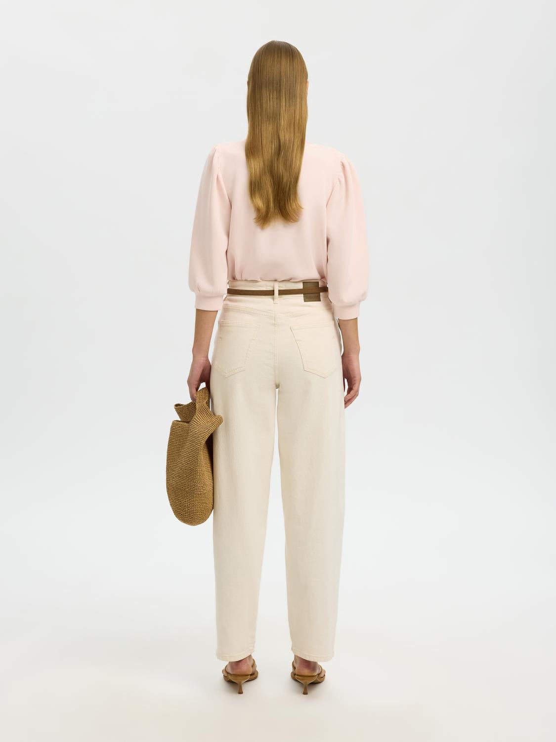 model_shot-back