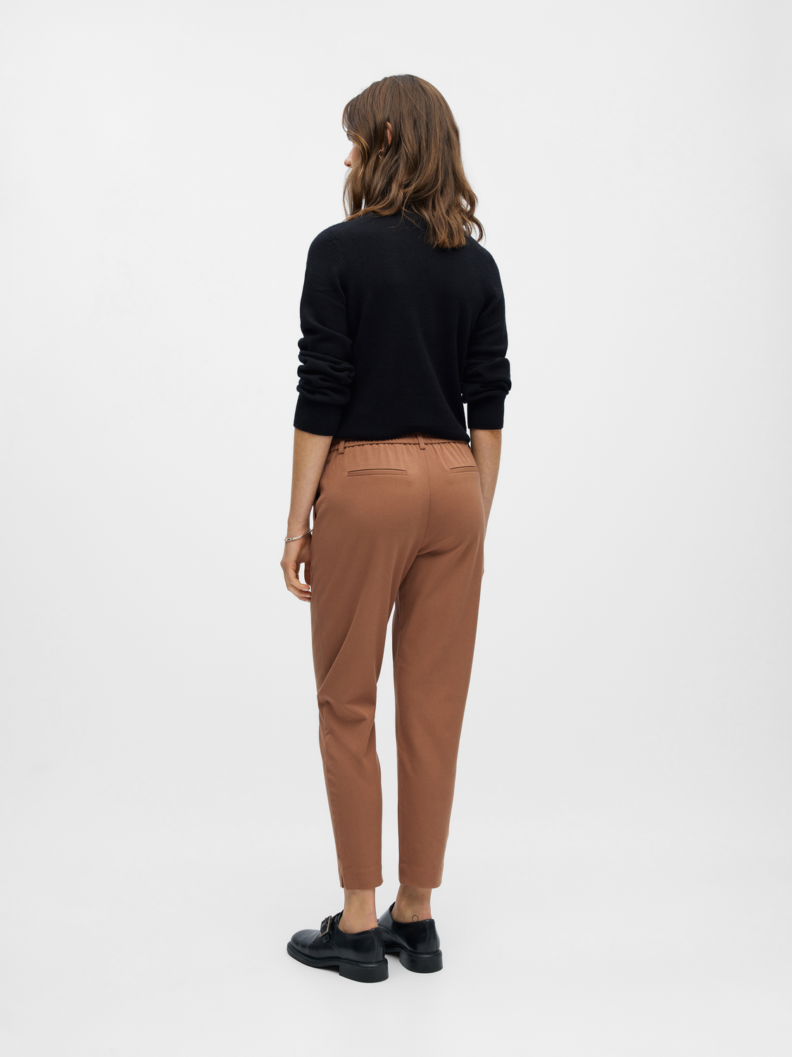 model_shot-back