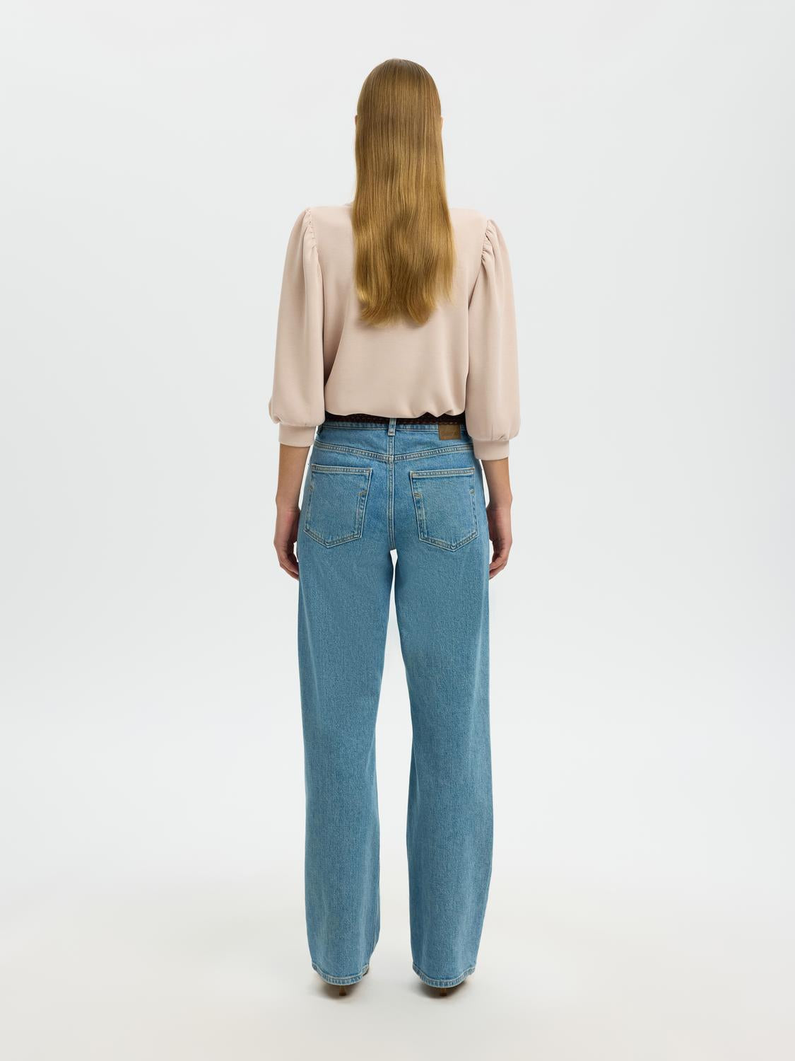 model_shot-back