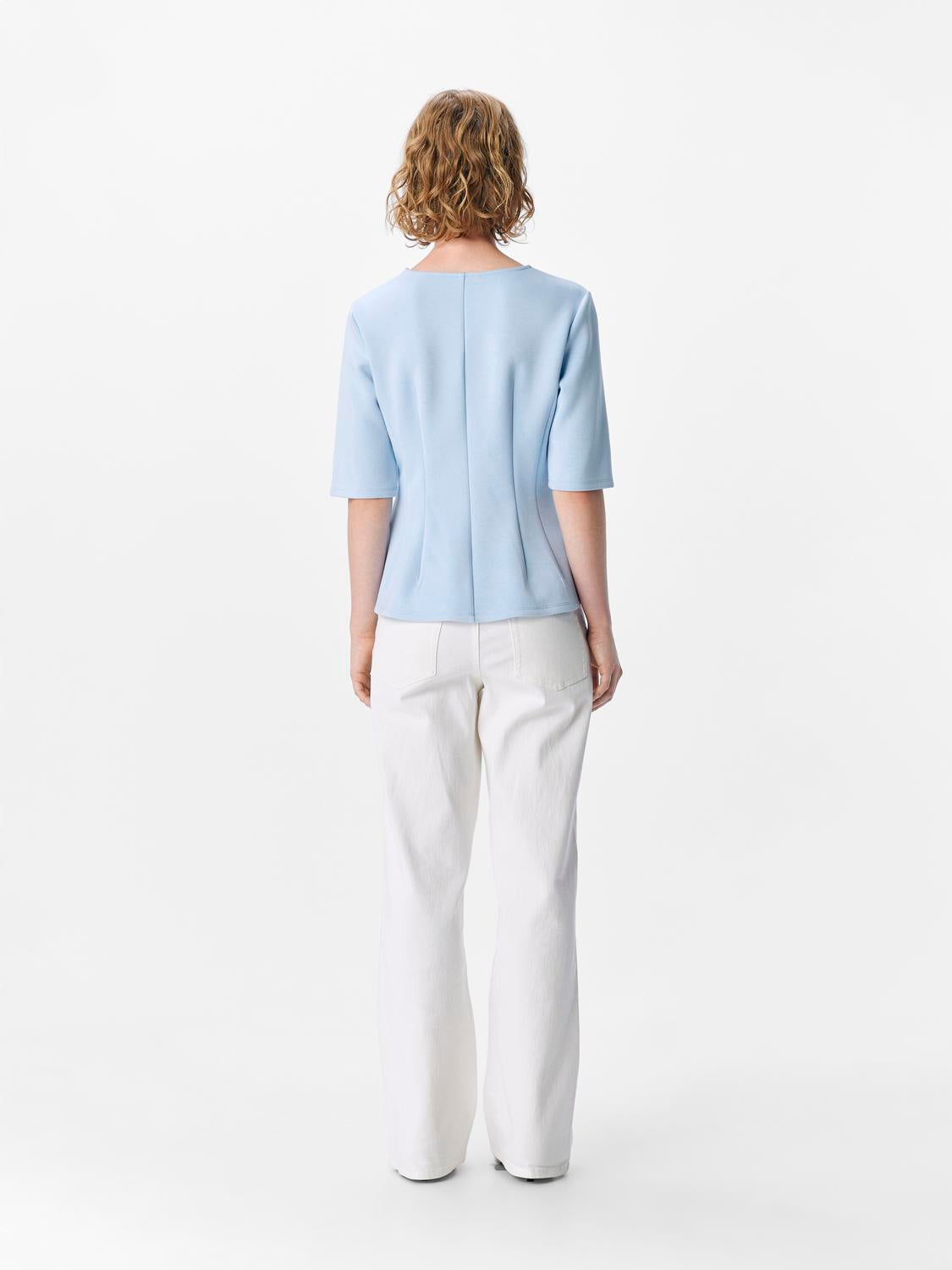 model_shot-back