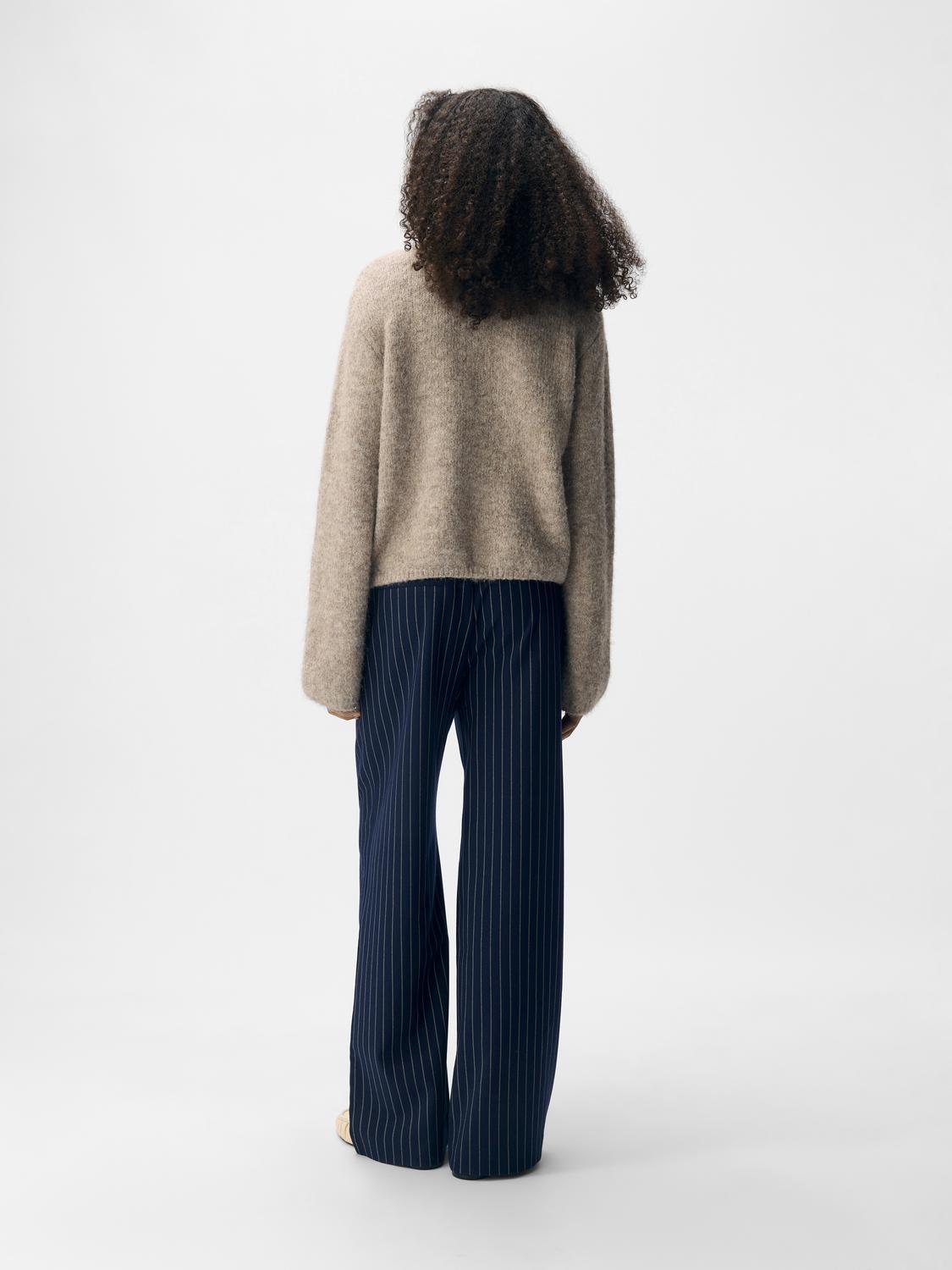 model_shot-back
