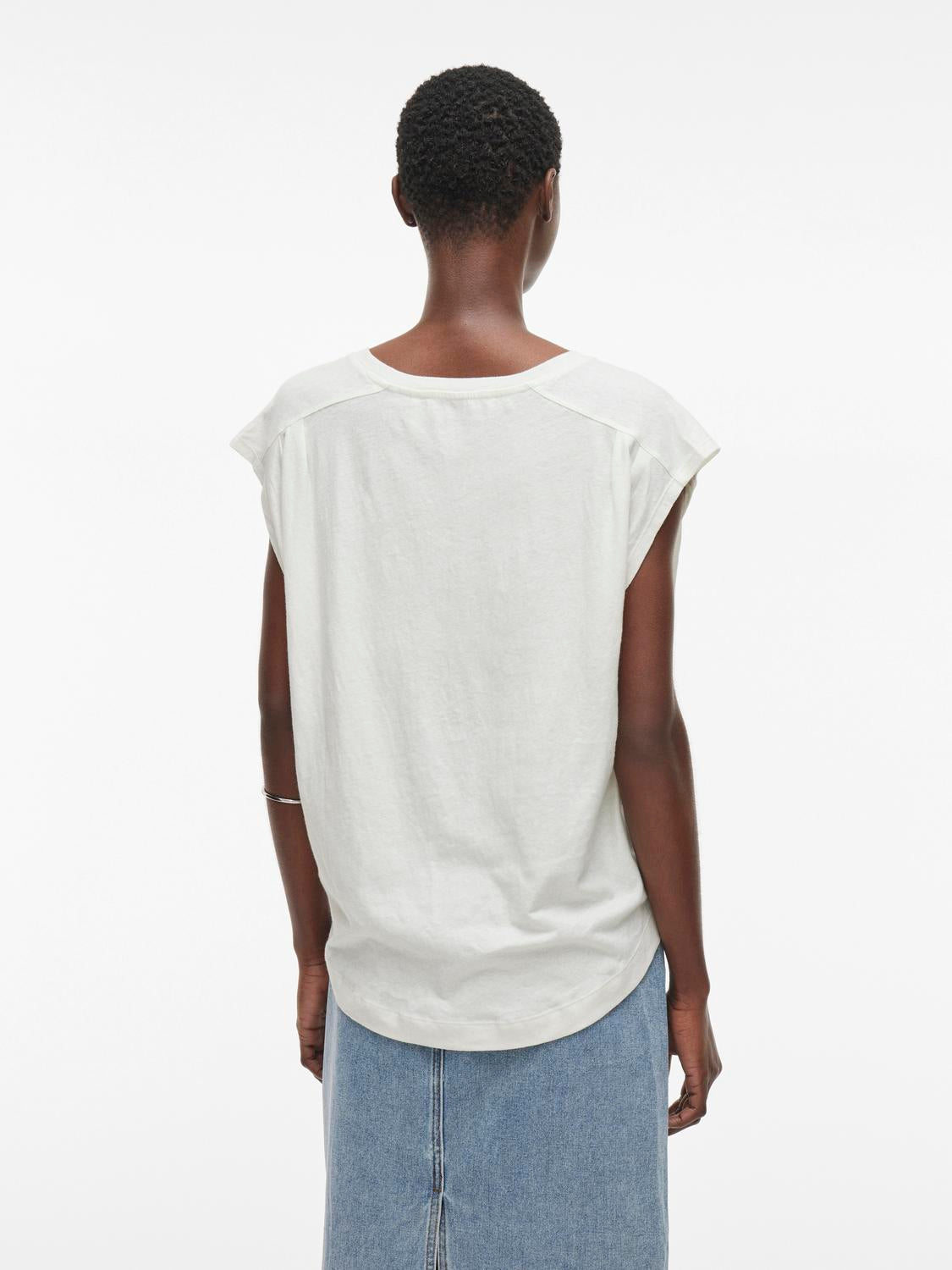model_shot-back