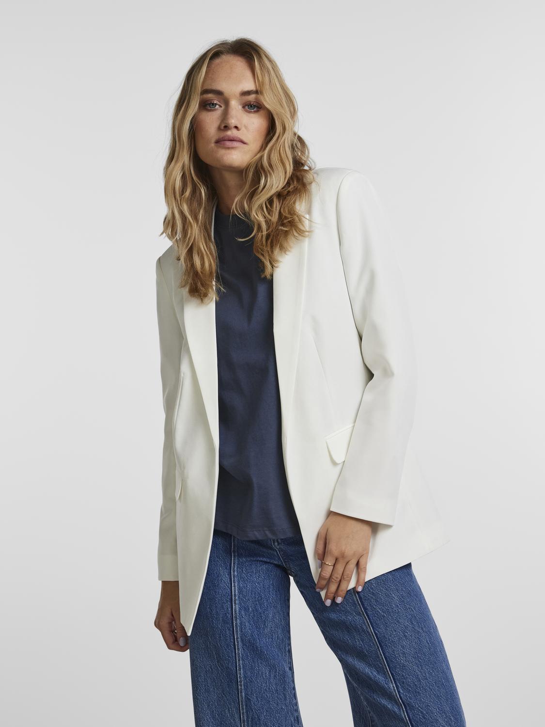 model_shot-front