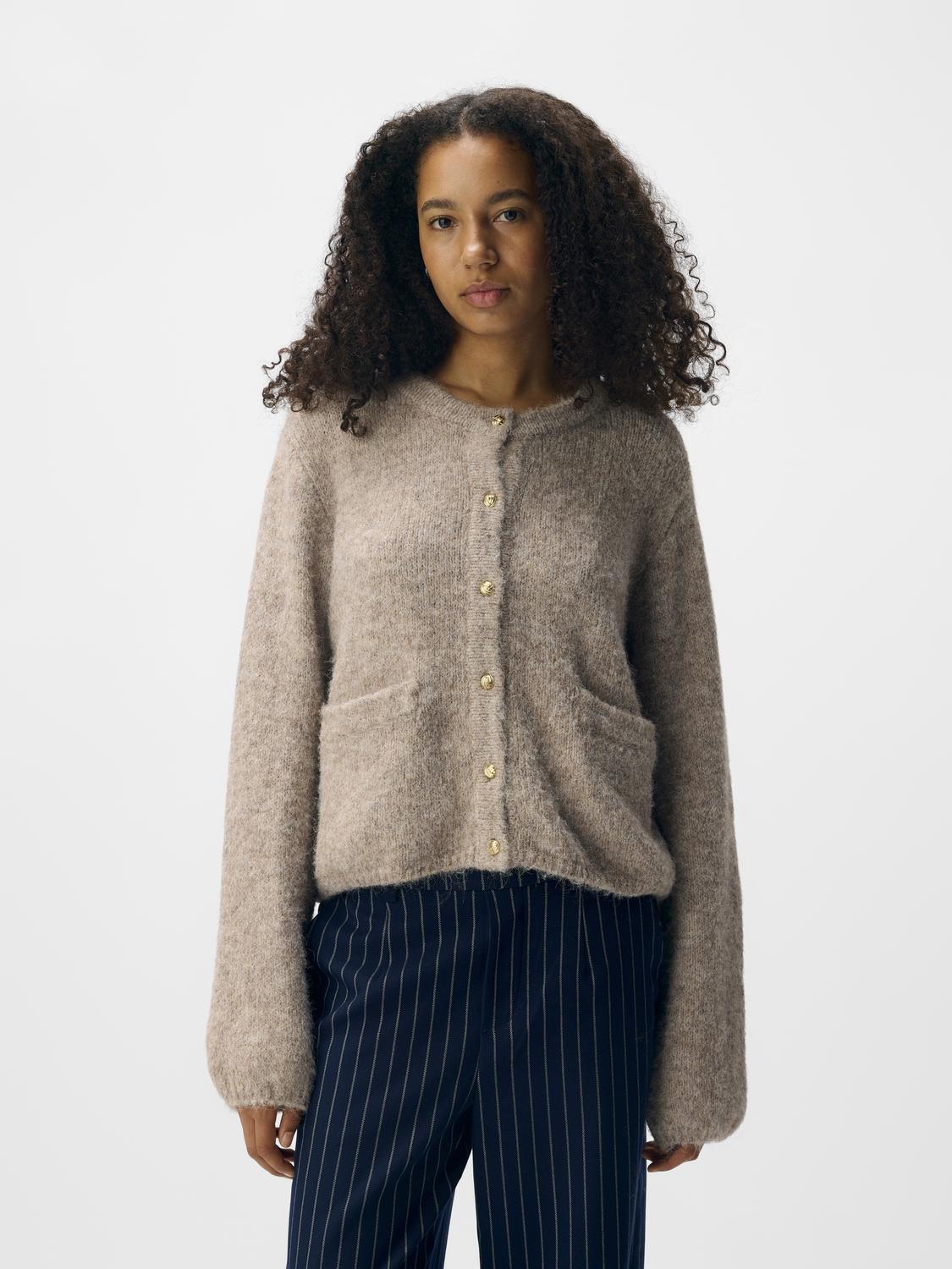model_shot-front