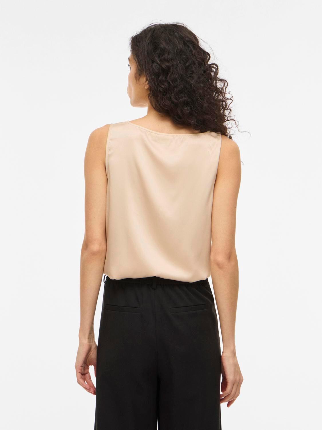 model_shot-back
