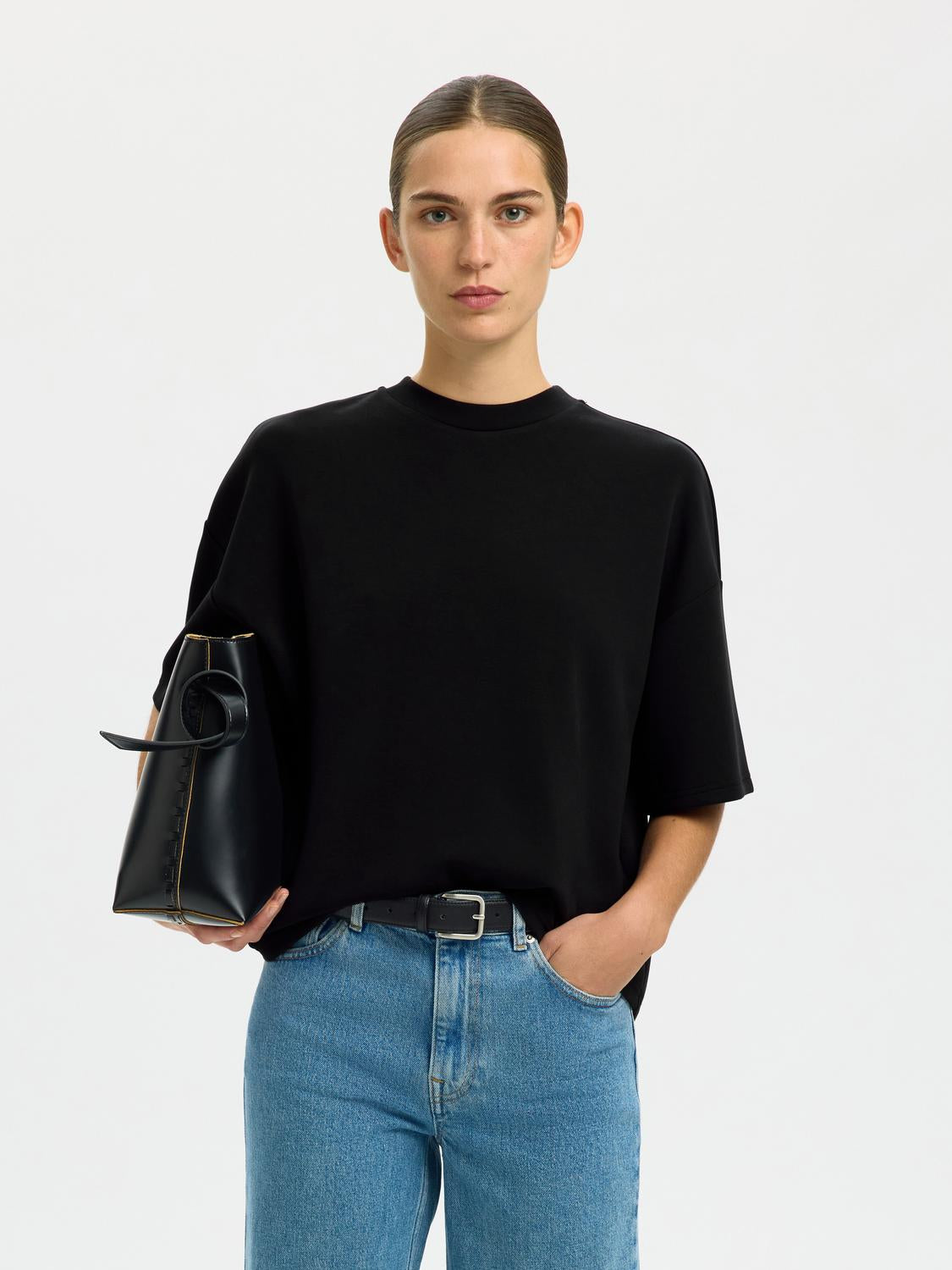 model_shot-front