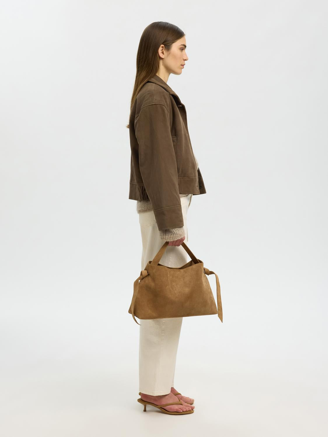 model_shot-back