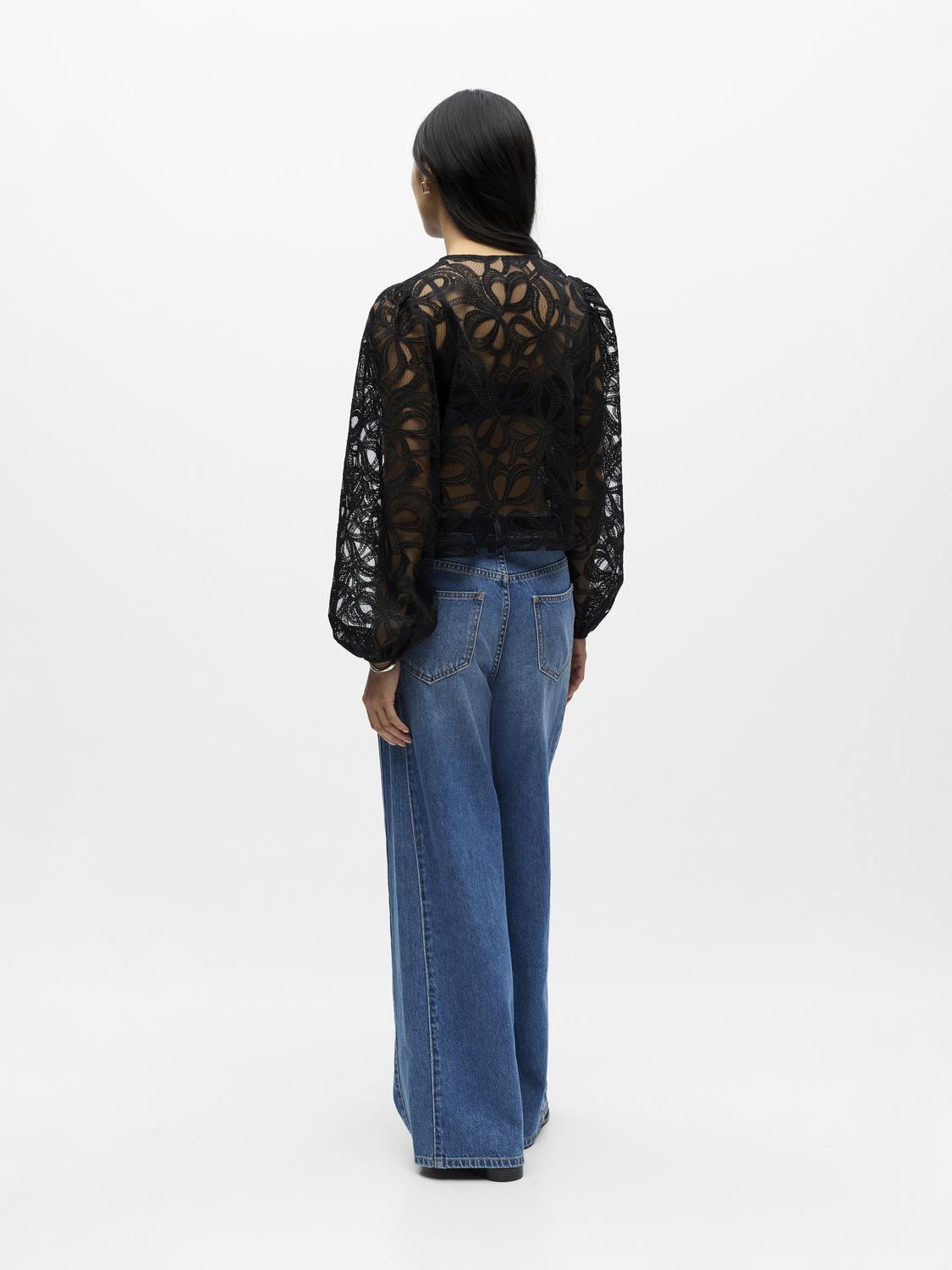 model_shot-back