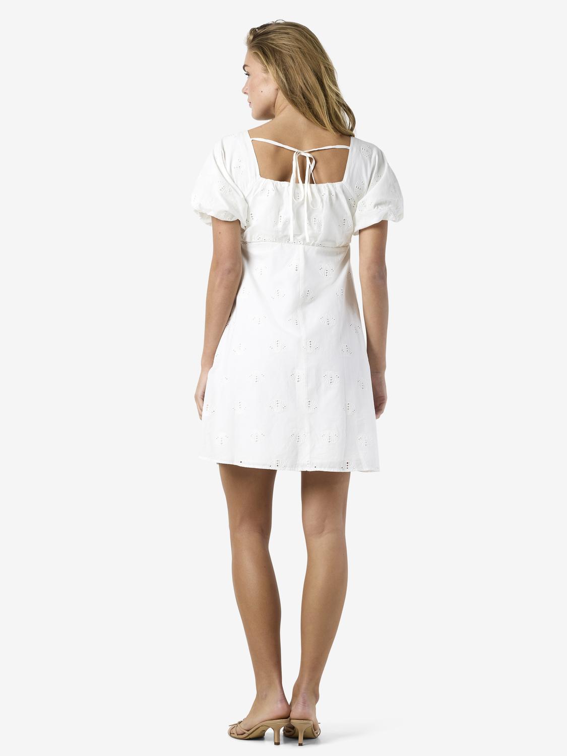 model_shot-front_full