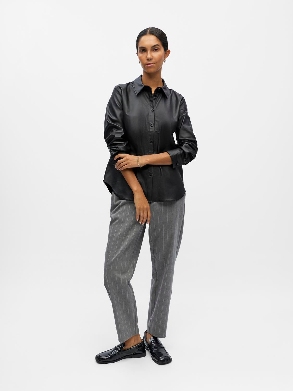 model_shot-front_full