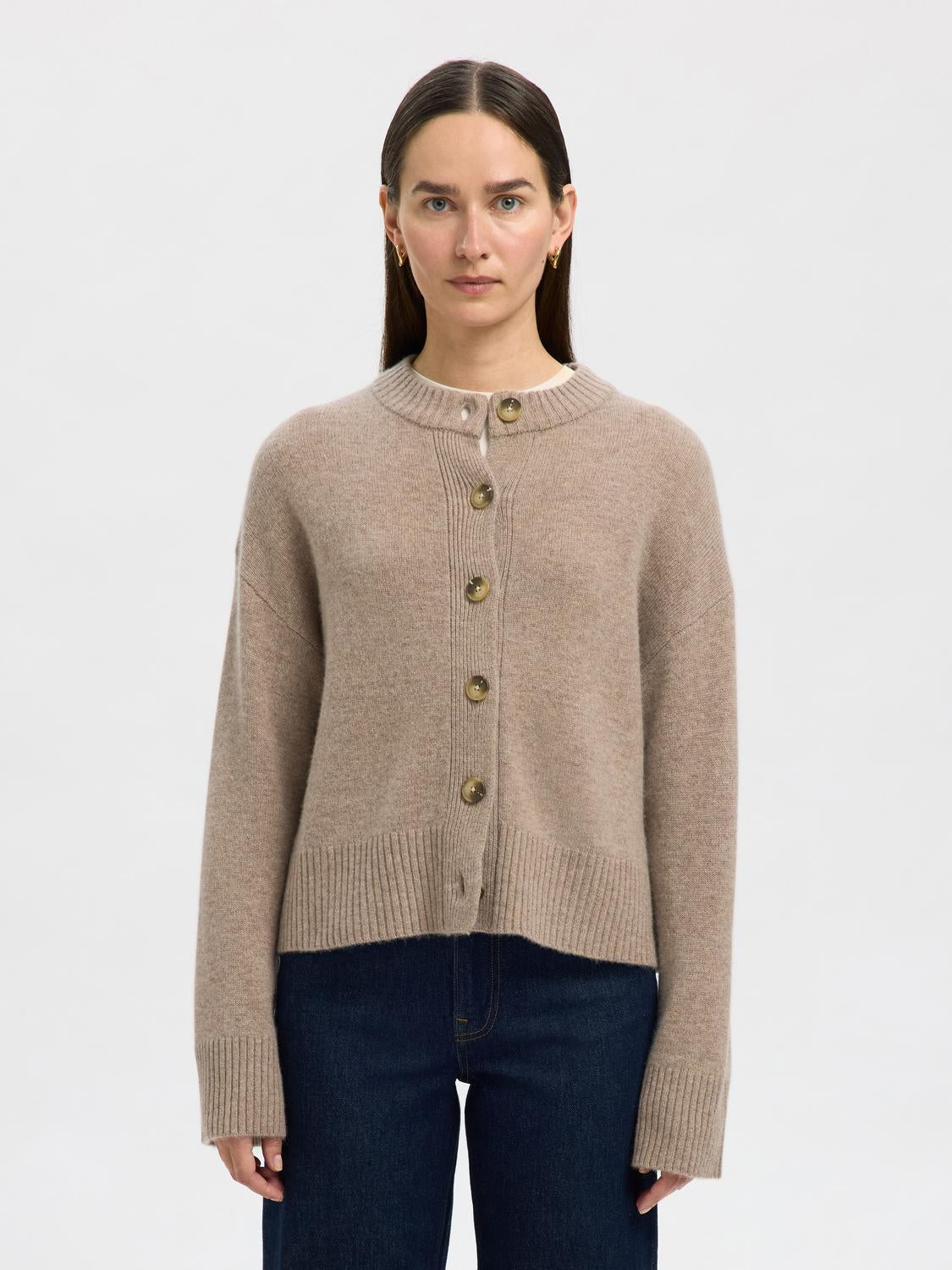 model_shot-front